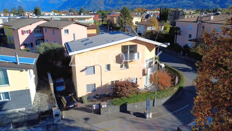 Casa bifamiliare con appartamenti di 3.5 & 4.5 locali indipendenti e grandi locali accessori-/hobby (1)