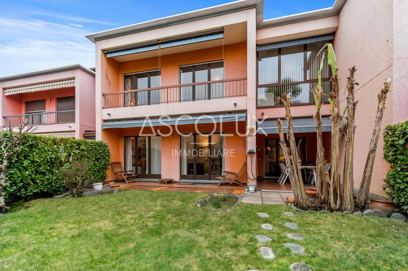 5-room semi-detached house with private garden and communal outdoor pool (1)