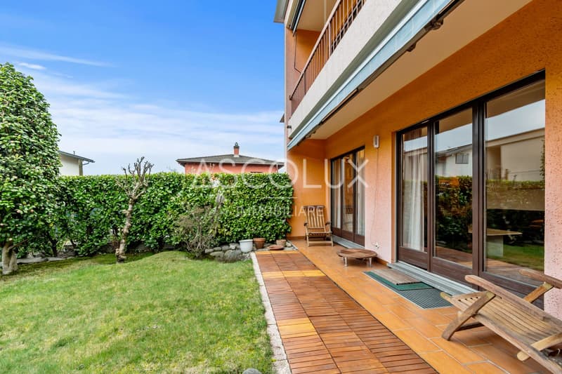 5-room semi-detached house with private garden and communal outdoor pool (2)
