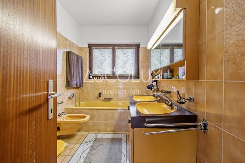 5-room semi-detached house with private garden and communal outdoor pool (18)