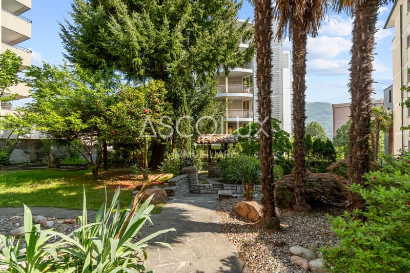 Detached 6-room villa with garden and outdoor areas (6)
