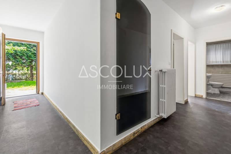 Detached 6-room villa with garden and outdoor areas (21)
