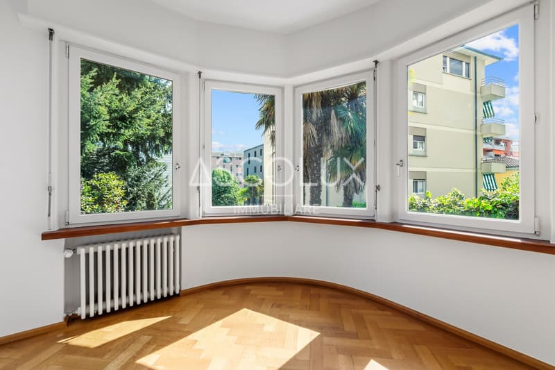 Detached 6-room villa with garden and outdoor areas (10)