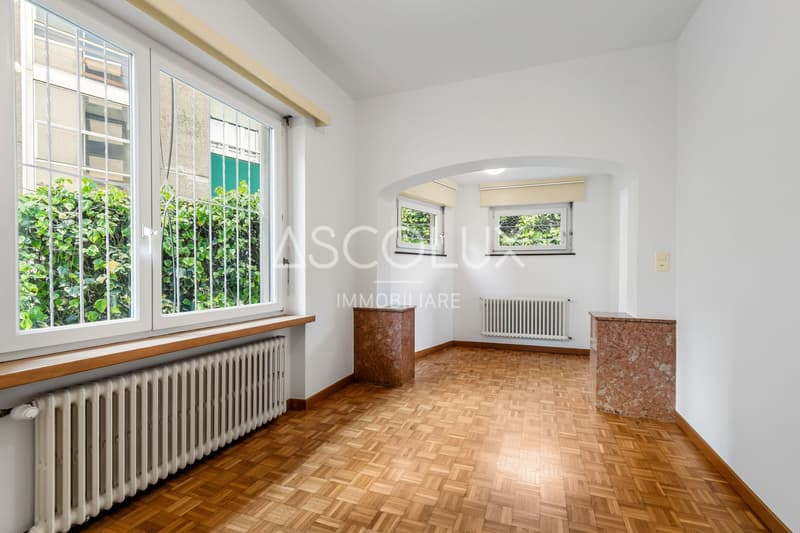 Detached 6-room villa with garden and outdoor areas (18)