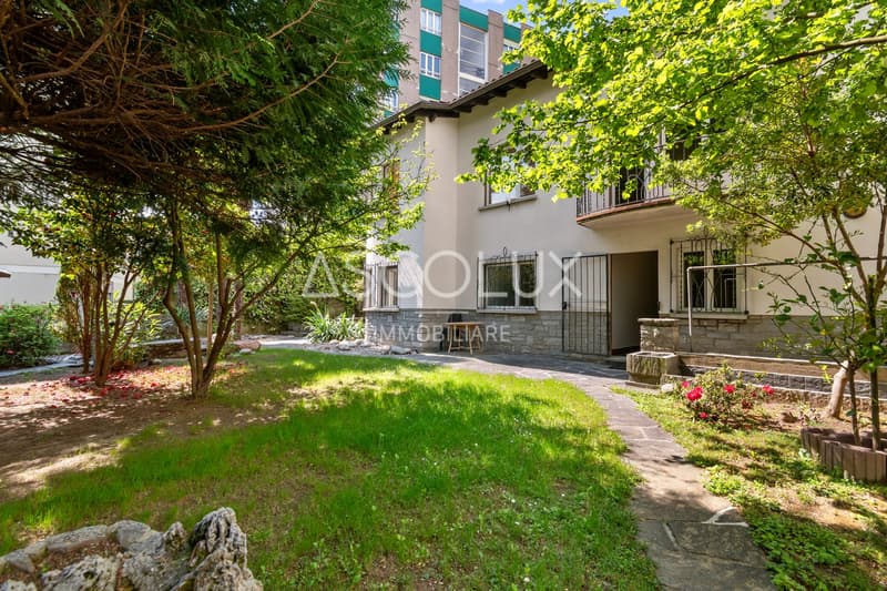 Villa de 6 pièces indépendante avec jardin et extérieurs (4)