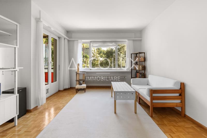 Großzügige 2.5-Zimmer-Wohnung mit Einstellhallenplatz inklusive, in einer Residenz mit Hallenbad und Sauna (1)