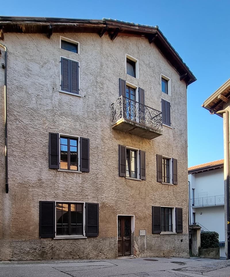 Magnifica casa antica situata nel nucleo di Cassina d'Agno (1)