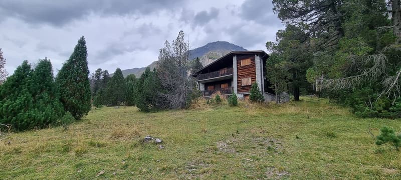 Incantevole chalet in legno, ai piedi del passo del Lucomagno (1)