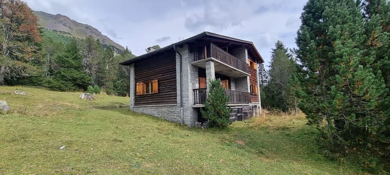 Incantevole chalet in legno, ai piedi del passo del Lucomagno (3)