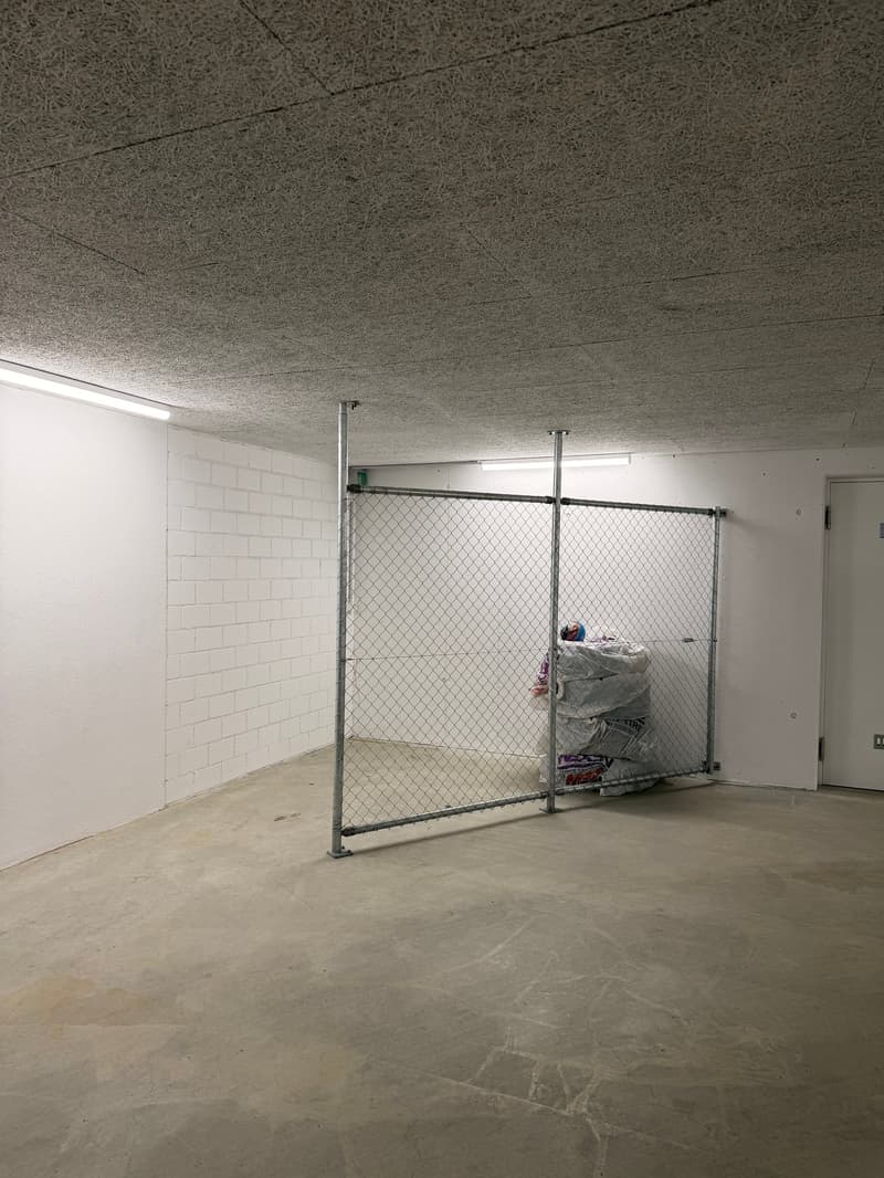Sicherer Motorrad- oder Rollerparkplatz in moderner Einstellhalle (1)