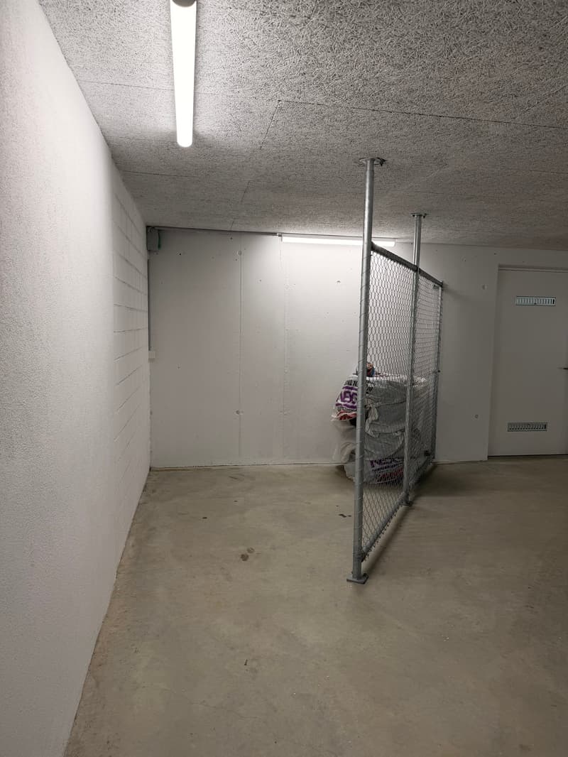 Sicherer Motorrad- oder Rollerparkplatz in moderner Einstellhalle (3)
