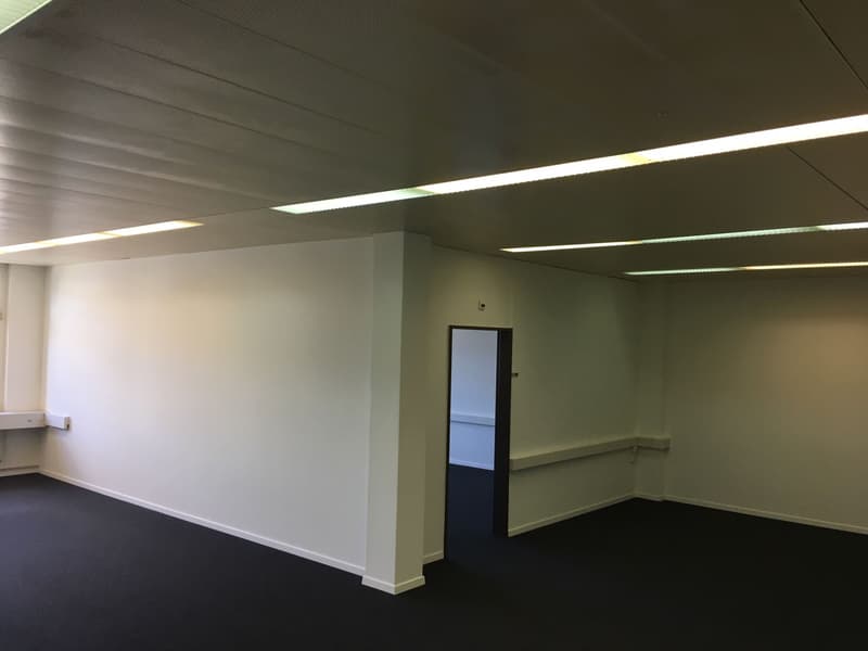 Büroraum 120 m2 im Gewerbezentrum Moos (2)