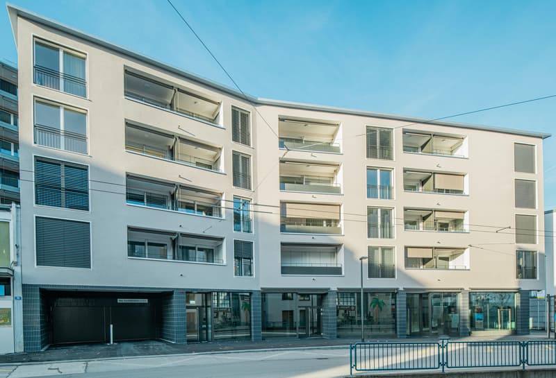 Attractive commercial space in the center of Neuhausen! (1)