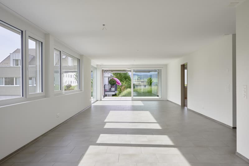 Moderne Wohnung mit grossem Balkon in familienfreundlicher Lage (5)