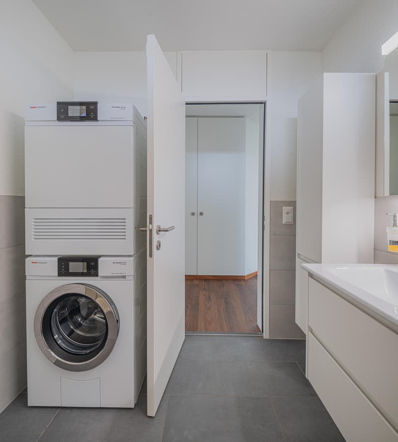Grosszügige 5.5-Zimmer-Attika-Wohnung im Herzen von Kloten (6)