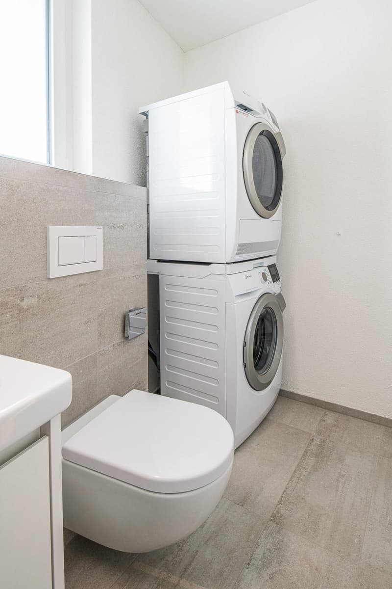 Appartamento 2.5 locali moderno nel cuore di Neuhausen! (9)
