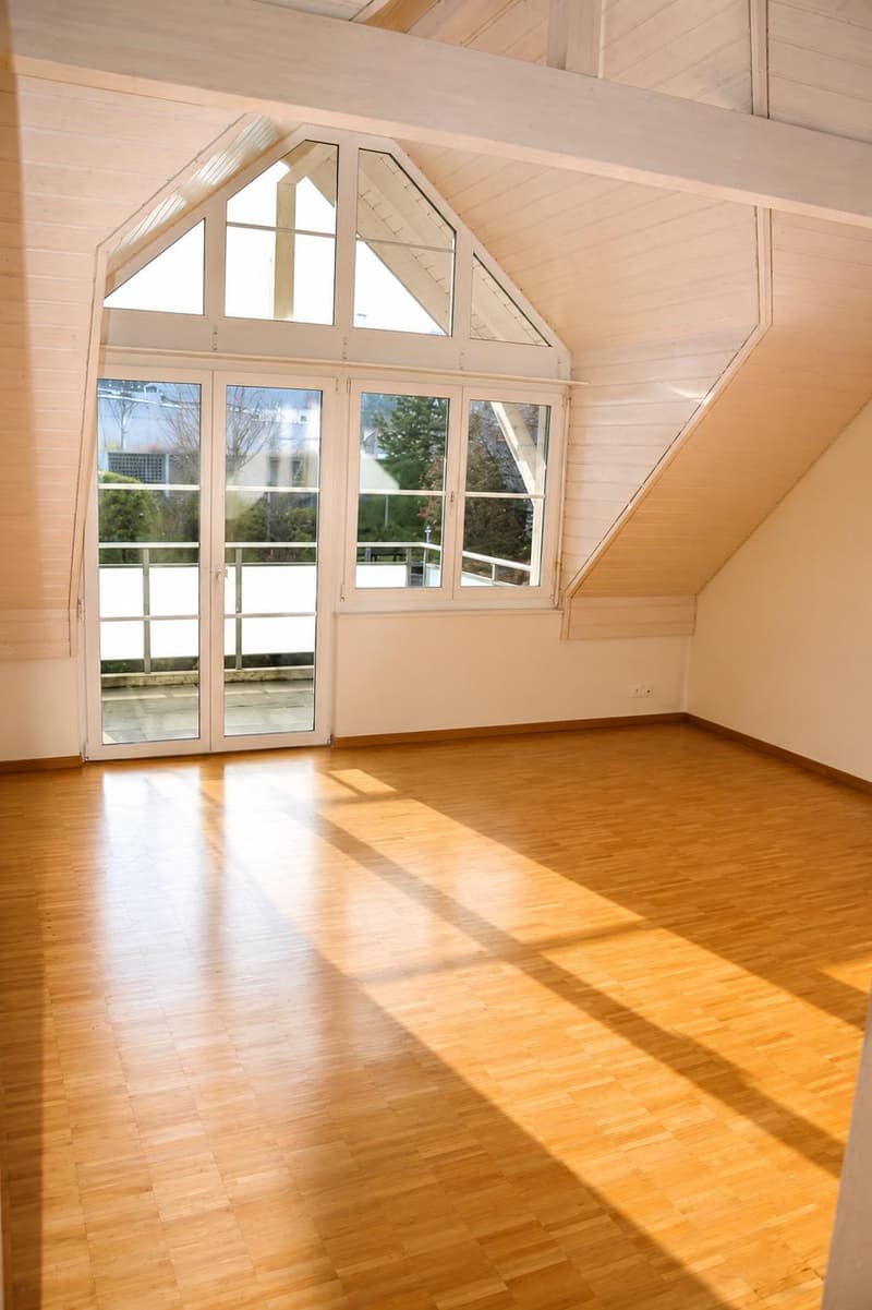 Family-friendly 3.5-room attic apartment in Pfungen! (3)