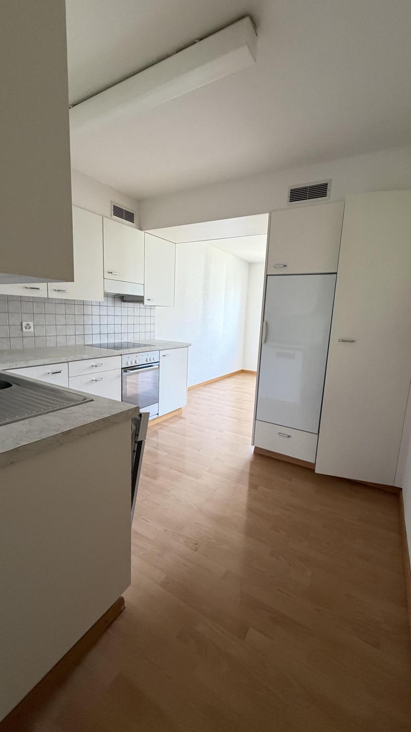 Befristet bis 30.09.2027 / 5.5 Zimmerwohnung in Tann (2)