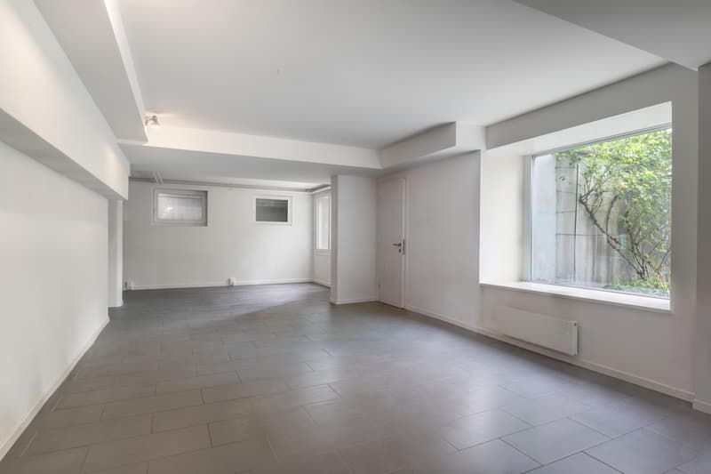 Versatile commercial / practice / office space (80 m²) in a central location in Feuerthalen (3)