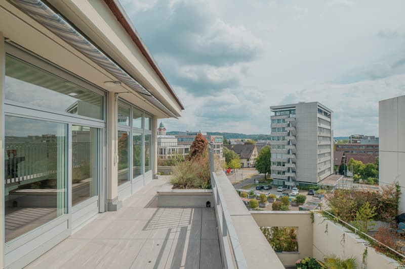 Grosszügige 5.5-Zimmer-Attika-Wohnung im Herzen von Kloten (1)