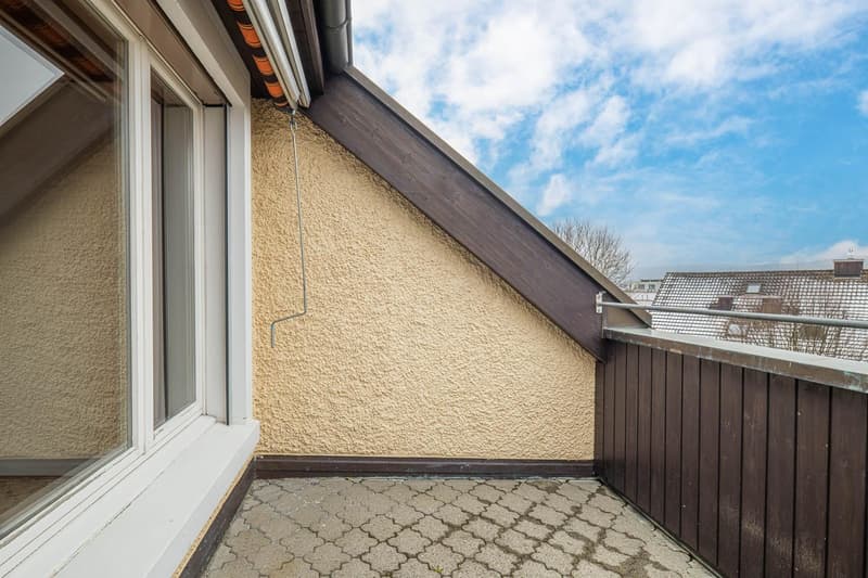 Charmante 2.5-Zimmer-Attika-Wohnung in Brüttisellen zu vermieten (5)