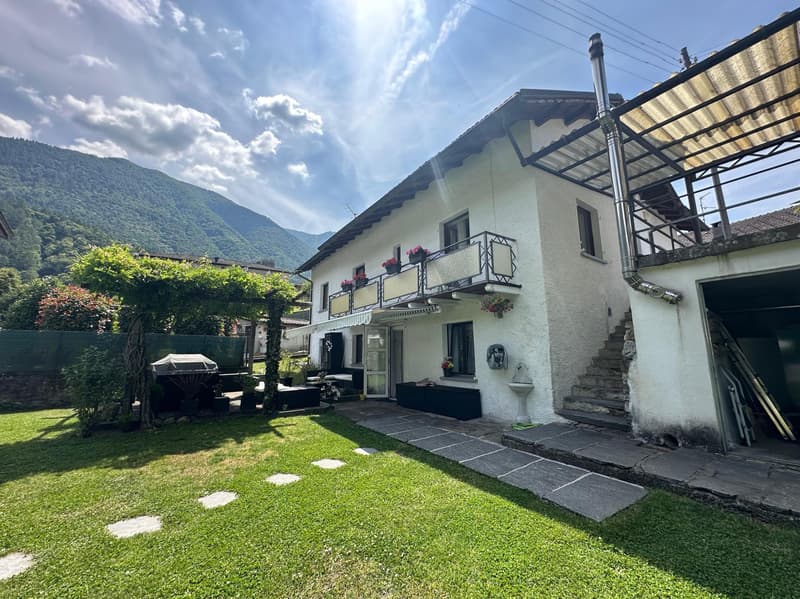 Beautiful 4.5 Charm House with Garden and Pool in Roveredo (3)
