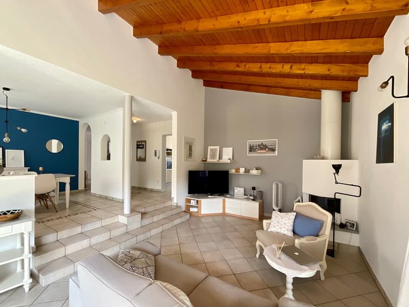Schöne und geräumige 7.5-Zimmer-Villa in San Pietro di Stabio (4)