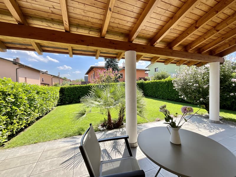 Schöne und geräumige 7.5-Zimmer-Villa in San Pietro di Stabio (2)