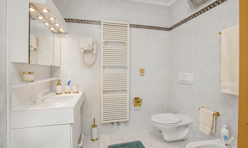 PRESTIGIOSA VILLA DI 9.5 LOCALI CON AMPIO TERRENO A VACALLO (4)