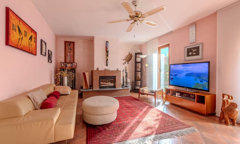 BELLISSIMA CASA 6.5 CON GROTTO E GIARDINO A RIVA SAN VITALE (2)