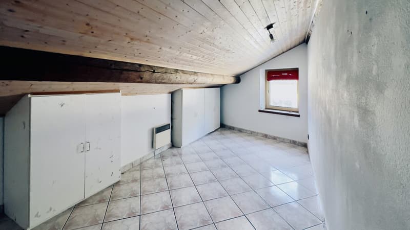 HAUSMITTELEINHEIT VON 4.5 ZIMMERN ZUM RENOVIEREN IN SESSA - TRESA (7)