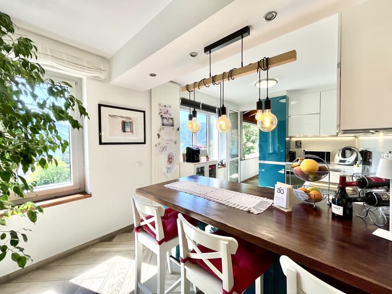 Schönes Zweifamilienhaus 6.5 Zimmer mit Seeblick in Maroggia (1)