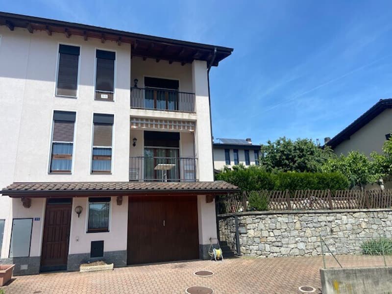 Großes Doppelhaus mit 7 Zimmern und Garten in Ligornetto (9)