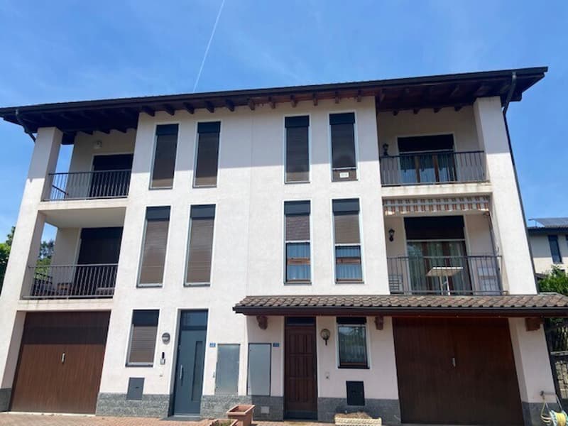 Großes Doppelhaus mit 7 Zimmern und Garten in Ligornetto (2)