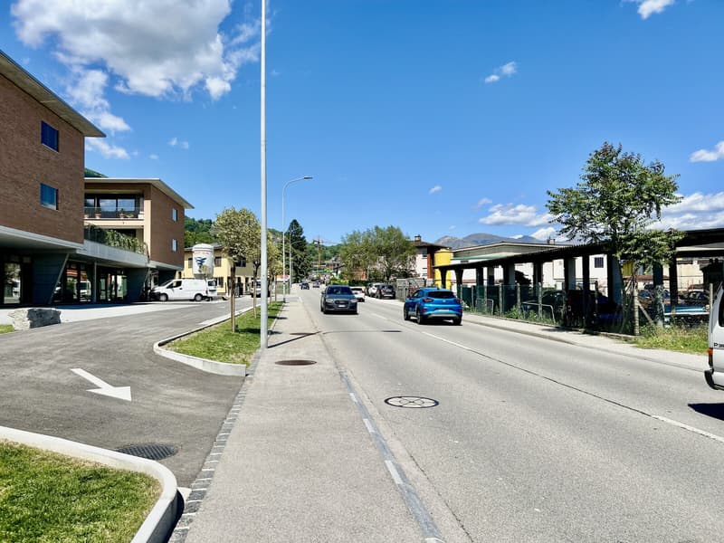 Mietshop in optimaler Lage mit Parkplätzen in Agno (8)