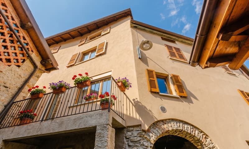 GROßES HAUS MIT 7.5 ZIMMERN, TERRASSE UND 2 PARKPLÄTZEN IN LOPAGNO (9)