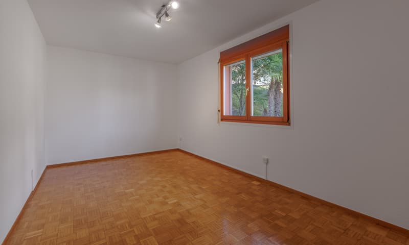 Appartement spacieux 4.5 pièces avec jardin à Manno (6)