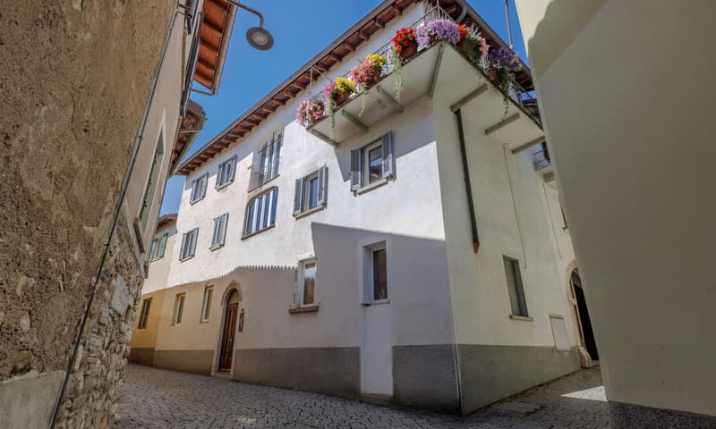 Résidence secondaire - Maison historique avec terrasse à Besazio (9)