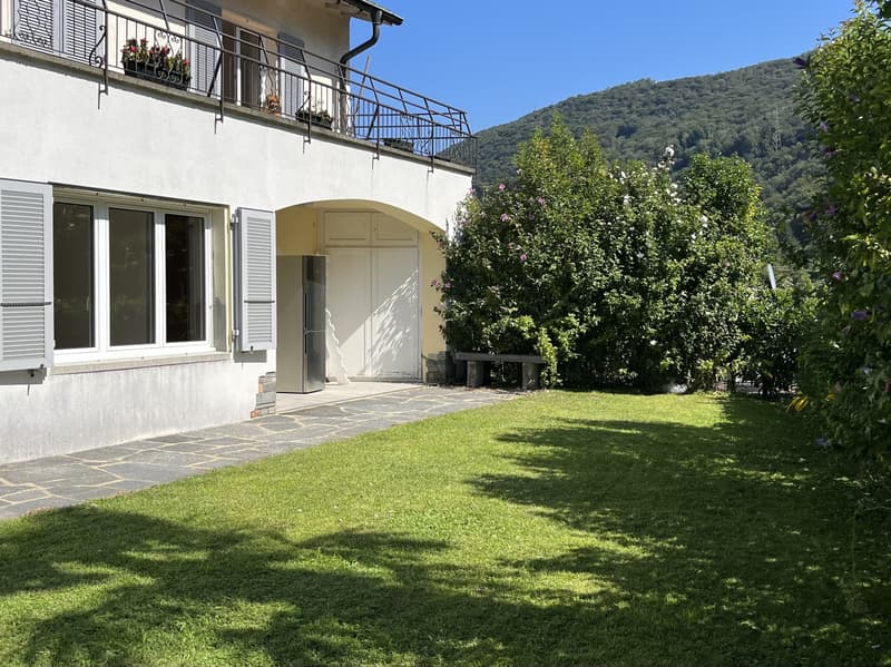 Modern 2.5-room apartment with pool and private garden in Barbengo (1)