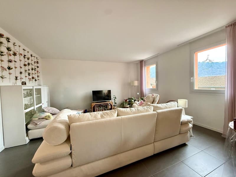 Appartement spacieux et confortable de 3,5 pièces avec deux balcons à Chiasso (2)