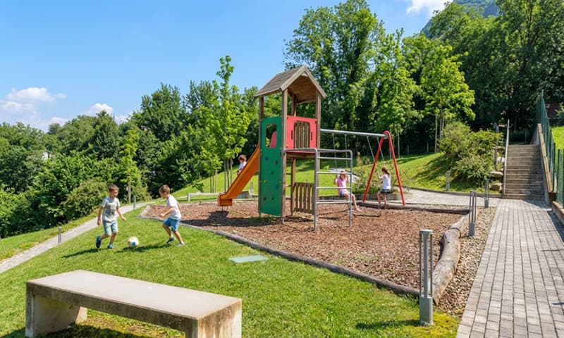 STUPENDIEMMENT MODERNE 3.5 PIÈCES AVEC JARDIN À PAZZALLO (8)