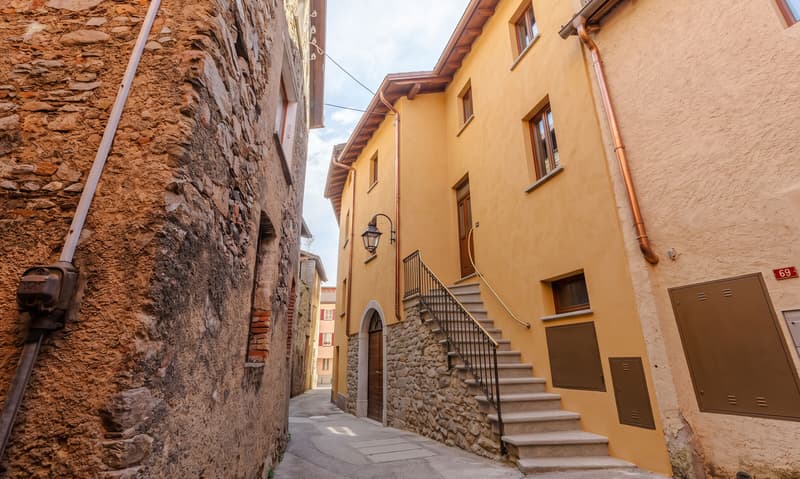 Maison à rénover avec terrain, terrasse et places de parking à Vaglio (8)