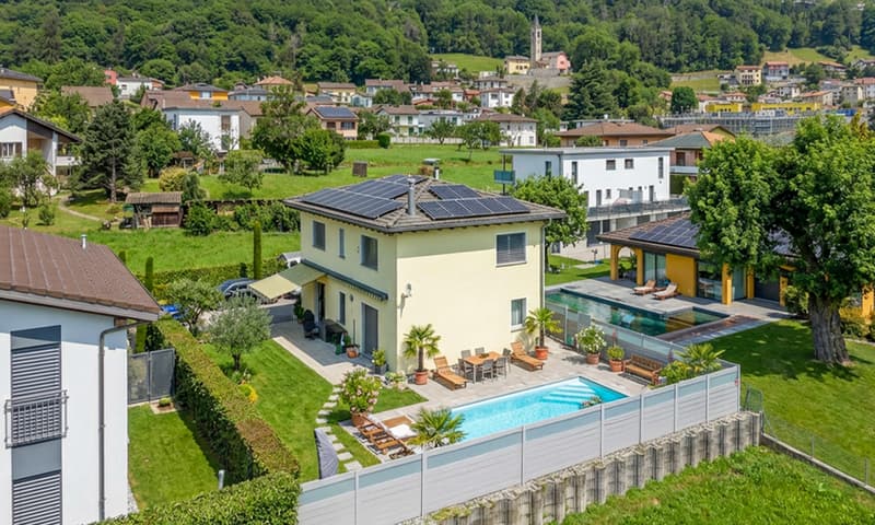 Vaste et superbe villa de 5.5 pièces avec piscine à Mezzovico (1)
