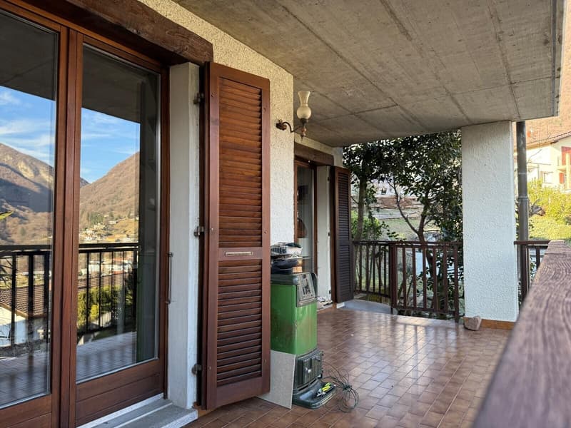 Maison accueillante avec 2 terrasses et jardin à Arogno (1)