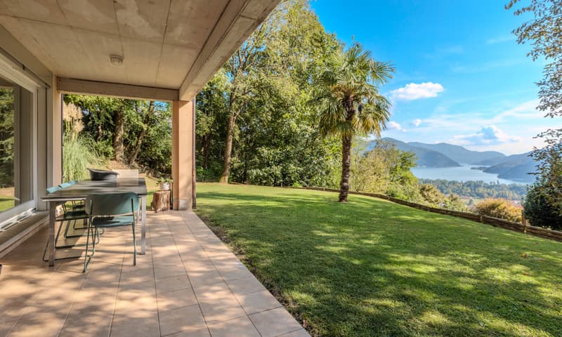 Schöne Villa mit Seeblick 7,5 Zimmer im Grünen in Neggio (5)