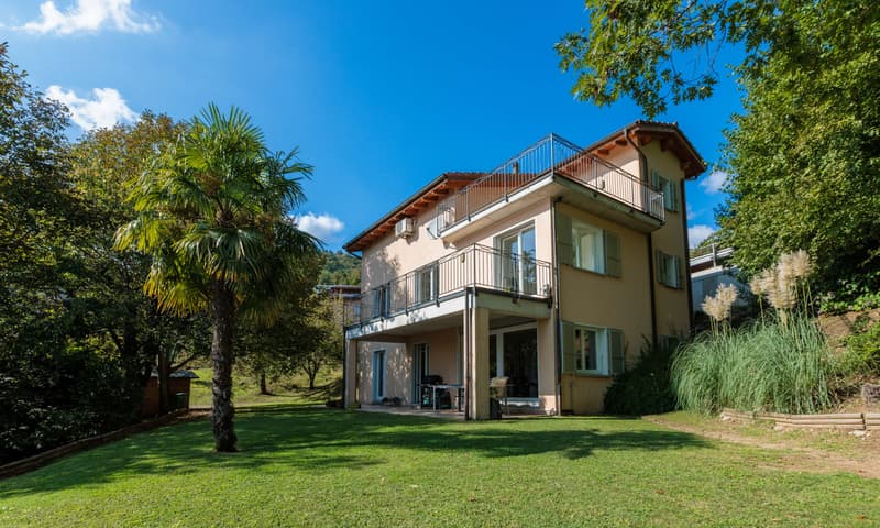 Schöne Villa mit Seeblick 7,5 Zimmer im Grünen in Neggio (1)