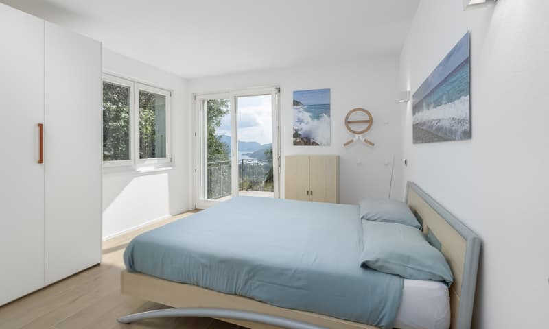 Schöne Villa mit Seeblick 7,5 Zimmer im Grünen in Neggio (8)