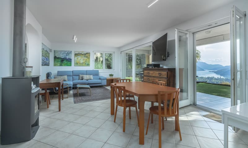 Schöne Villa mit Seeblick 7,5 Zimmer im Grünen in Neggio (3)