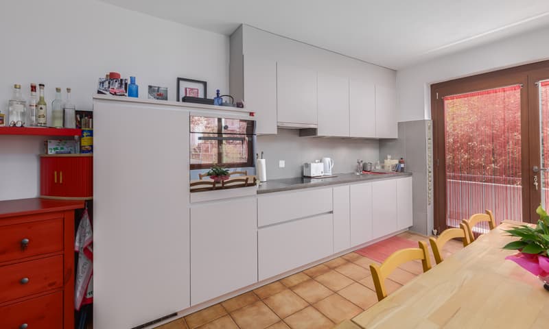 HELLDUNKLES UND CHARAKTERISTISCHES 4.5-ZIMMER-HAUS IM GRÜNEN IN ARZO (3)