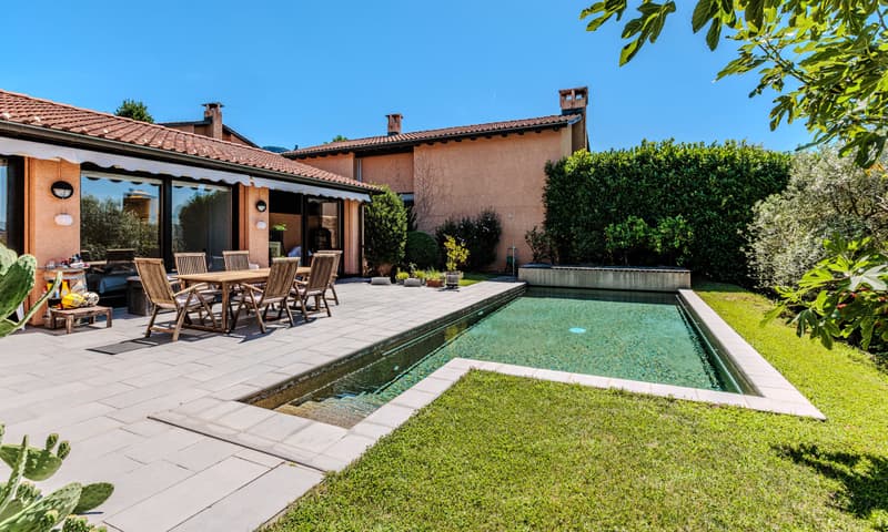 Spacious and Exclusive 6.5-Room Villa with Pool in Comano (1)